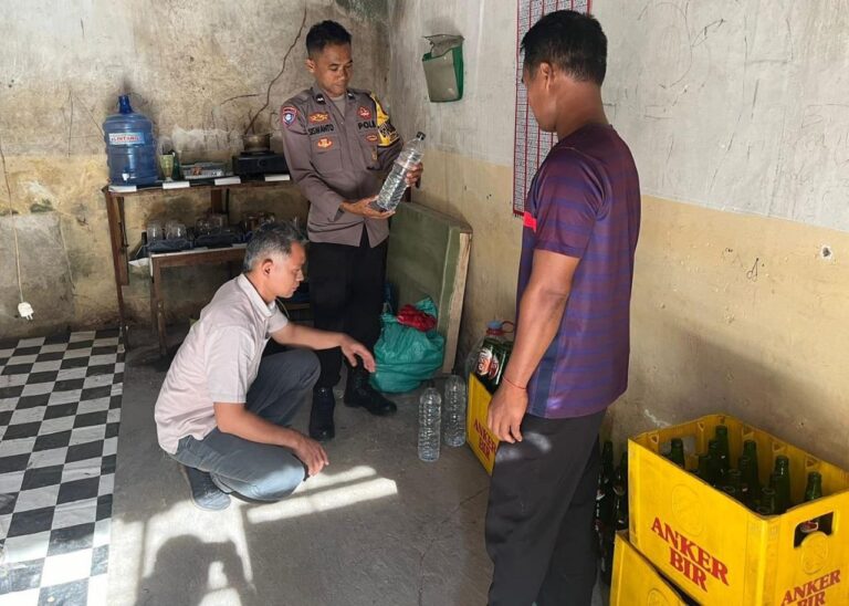 Langgar Ketentuan Izin Edar, Penjual Minuman Beralkohol Dirazia Polsek Karangmalang