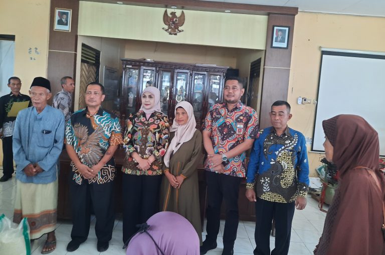 Hari Ke 4 di Bulan Maret, Bupati Bagikan Bantuan Beras di 5 Titik Lokasi